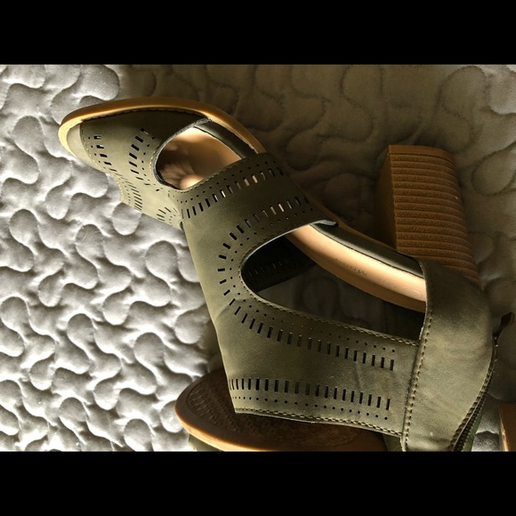 Women’s Shoe-Booties. - Picture 2 of 4